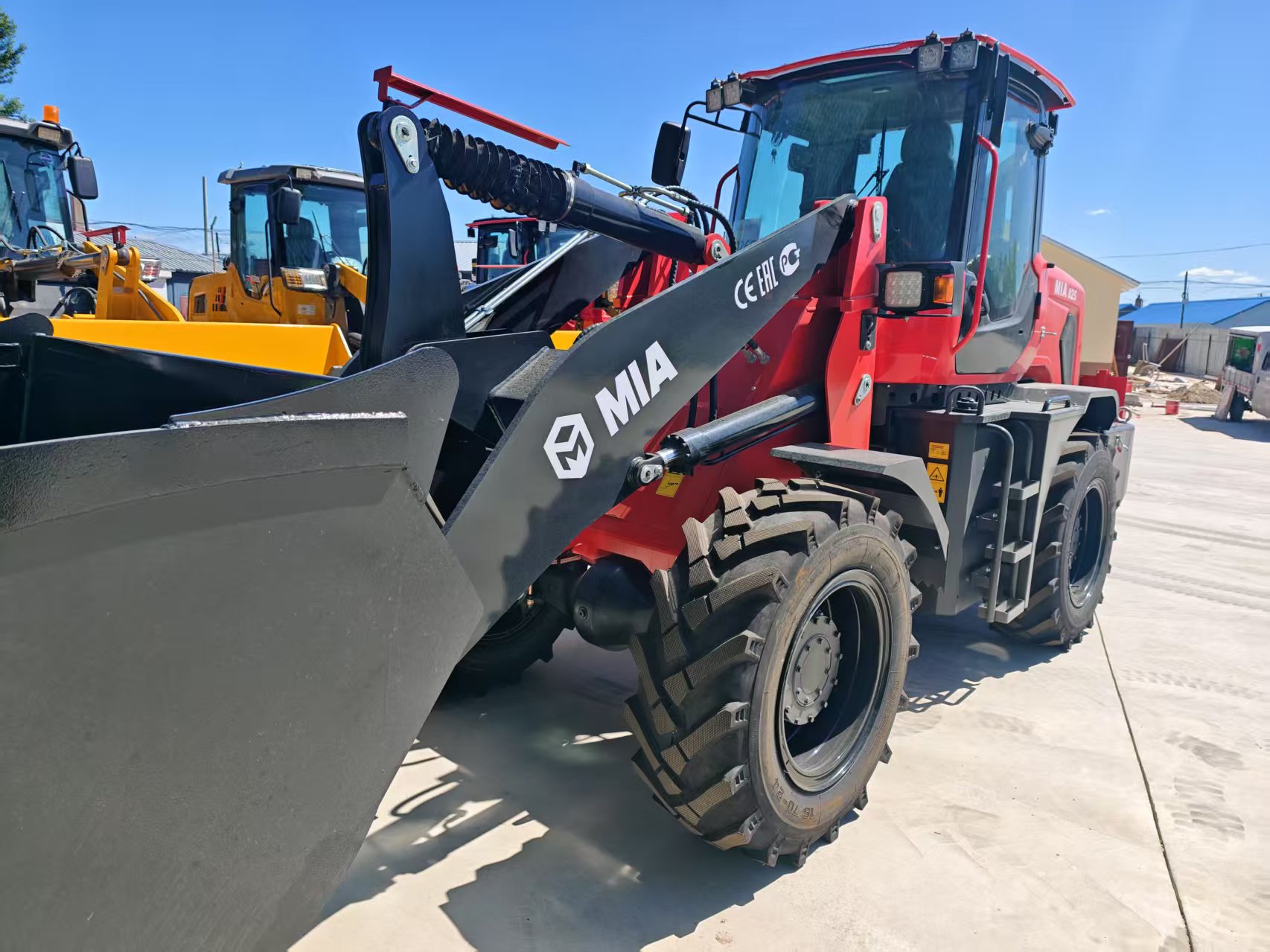 MIA 825 Фронтальный погрузчик